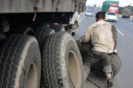 昌泰高速高速24小时拖车救援-高速公路应急拖车救援-流动补胎换胎|真空胎能补吗